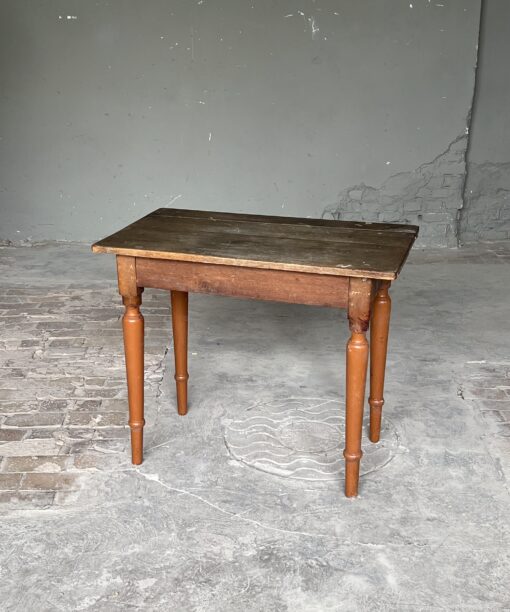 Стіл з шухлядою